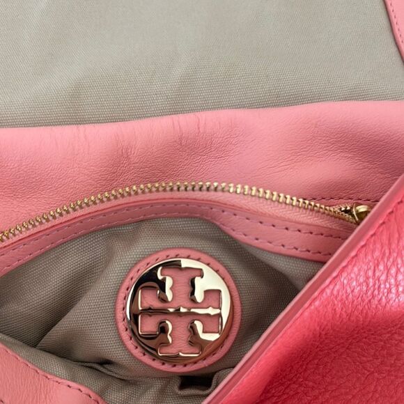 Tory Burch Simon Utility Pouch Leather Crossbody - Picture 15 of 15